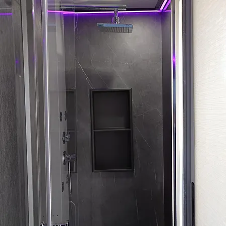 Ботель Neon Bigigio House Boat *
