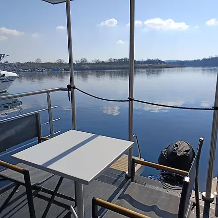 Ботель Neon Bigigio House Boat