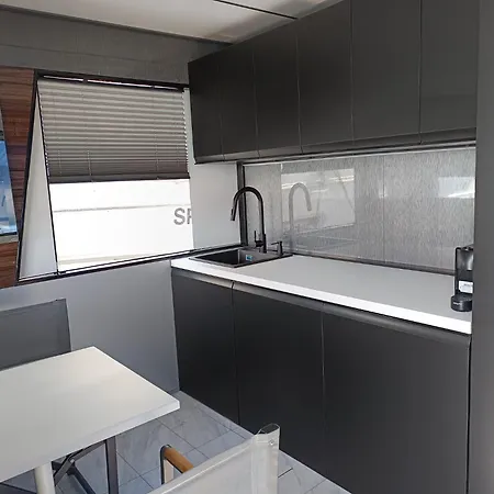 Neon Bigigio House Boat Ботель Lisanza